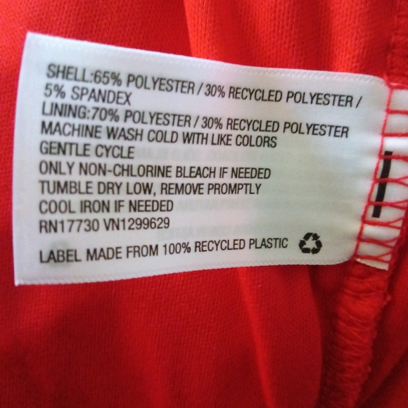 Red spaghetti strap dress ๐๐ - Picture 3 of 3